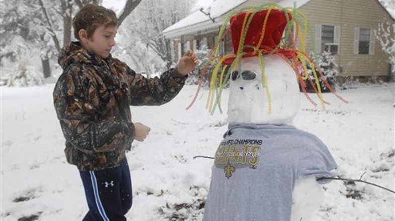 13-letni Kevin Skinner iz Crystal Springsa pravi, da je njegov snežak maskota mo