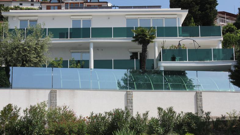 Iz te vile prvotni lastniki niso odšli prostovoljno; zgodbe s Tošičem ne želijo 