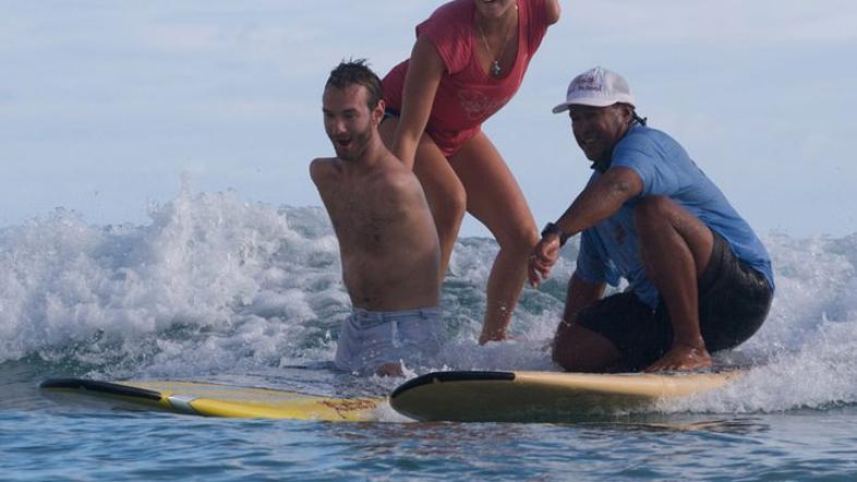 O Bethany so posneli tudi film. Na tej fotografiji je z Nickom Vujicicem. (Foto: