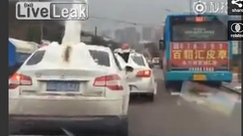 Snežna skulptura penis