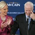 McCain z ženo Cindy Hensley
