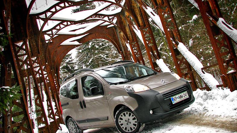 Nemo je mali enoprostorec, ki je sposoben izpolniti vse osnovne potrebe družine,