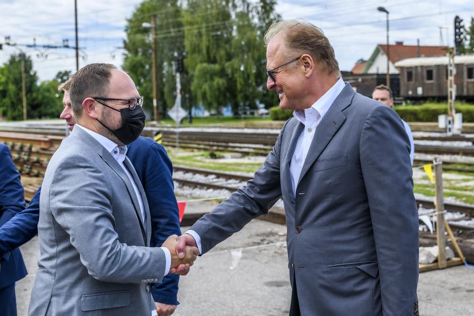 Jernej Vrtovec in Janez Škrabec, direktor Riko d.o.o. | Avtor: Mediaspeed