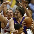 Pau Gasol se ni znašel v gneči med igralci Portlanda.