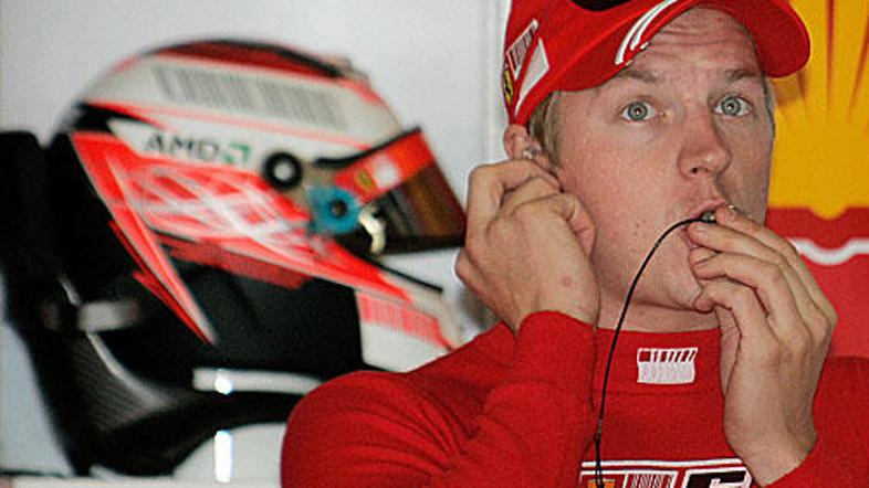 Dirkač pogreša novi avtomobil, z njim pa se najbrž ne bo veliko vozil.