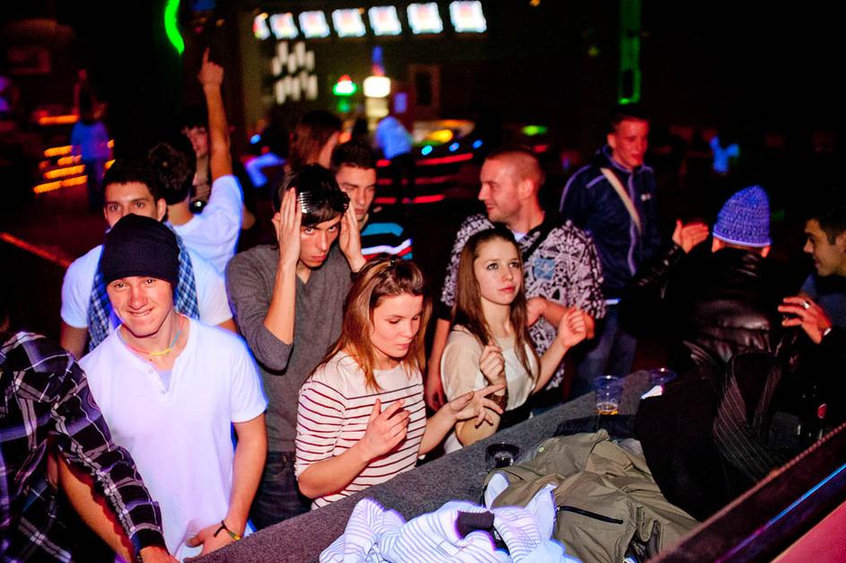 Extreme upihnil prvo svečko