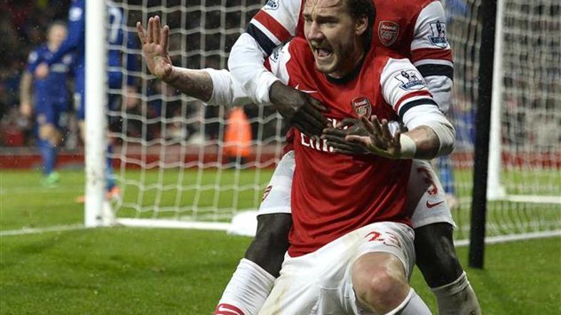 Bendtner Sagna Arsenal Cardiff City Premier League Anglija liga prvenstvo