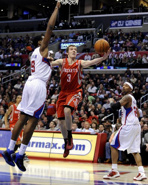 Dragić je na zadnjih treh tekmah sezone zbral vsaj deset skokov. (Foto: EPA)