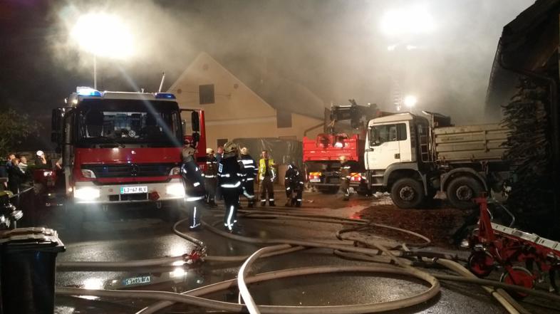 Požar hleva v Mostah