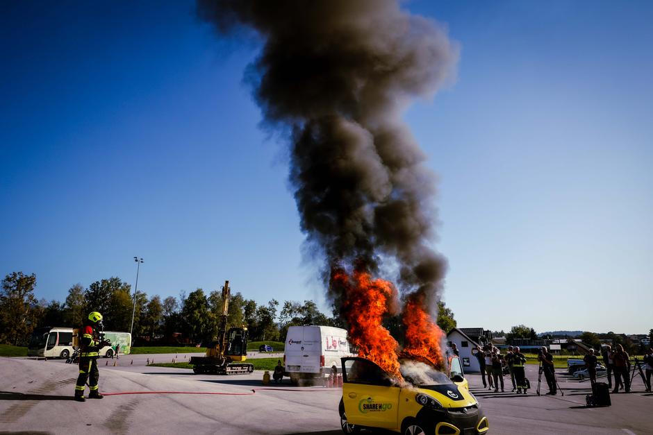 testni vžig in gašenje e-avtomobila, ko zagori elektrika | Avtor: Saša Despot