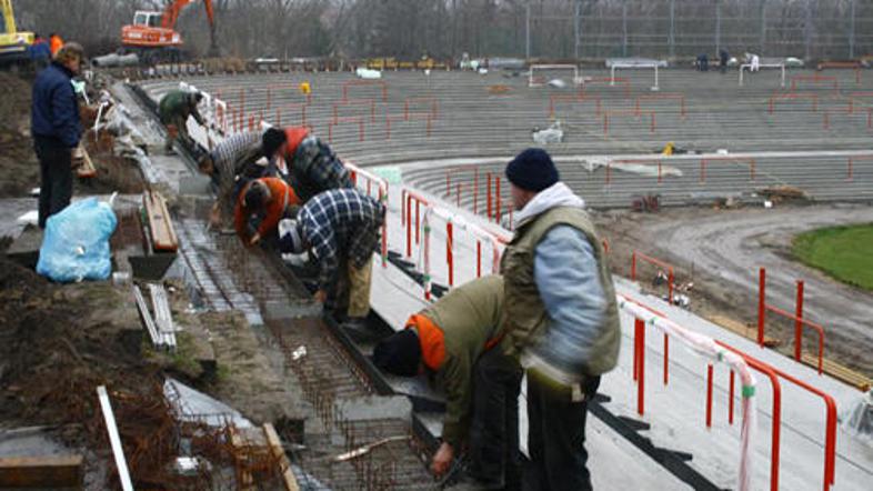 Navijači Uniona svojim fantom gradijo nov stadion.