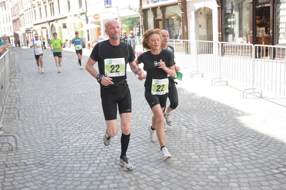 Če želite visokoresolucijsko fotografijo, nam pošljite elektronsko sporočilo na 