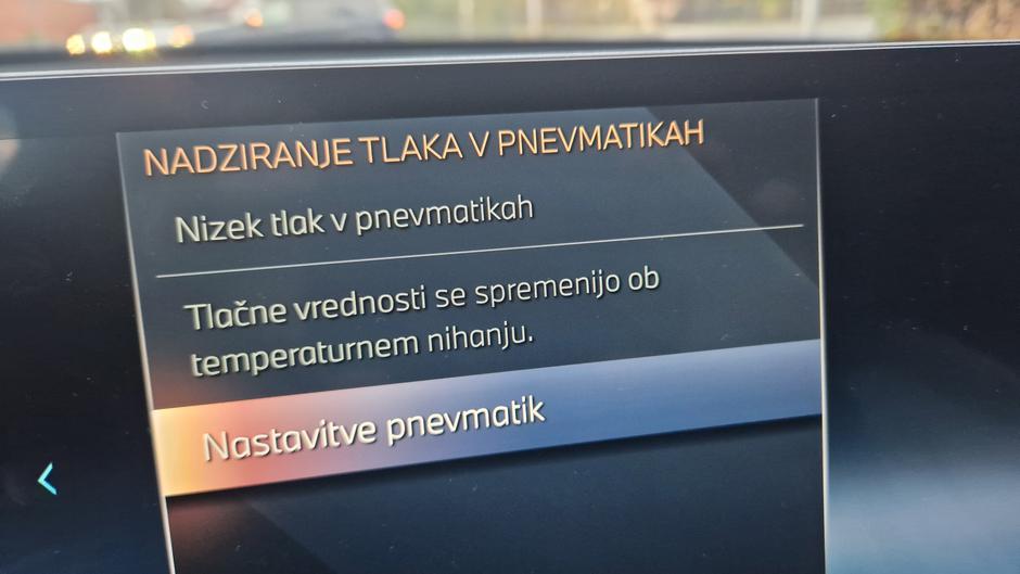 Opozorilo na tlak v pnevmatiki | Avtor: Gregor Prebil