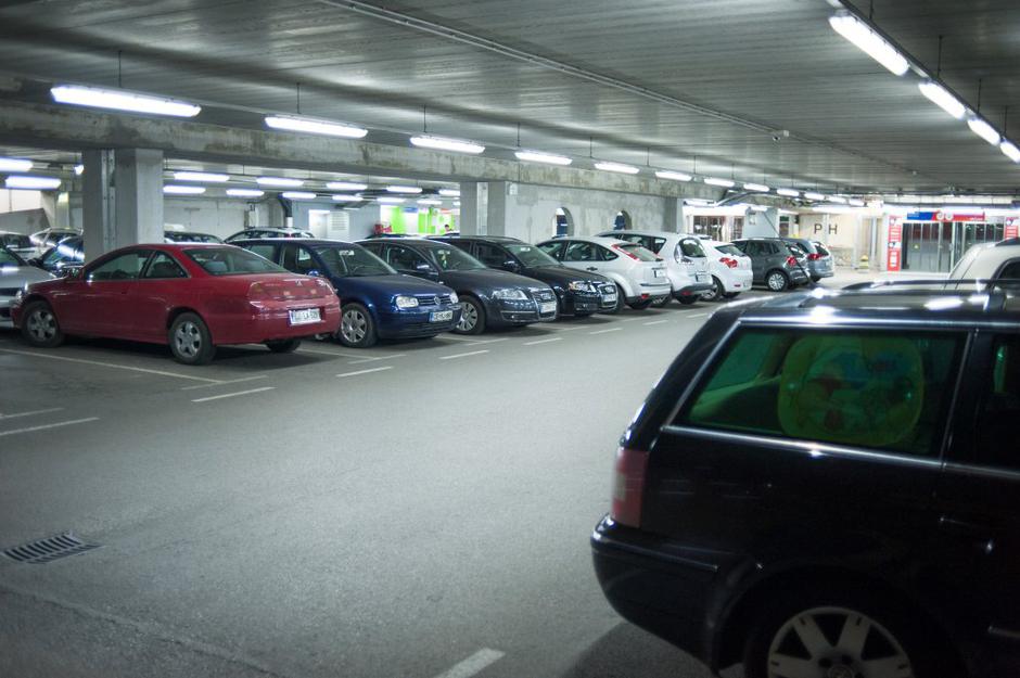 garažna hiša | Avtor: Anže Petkovšek