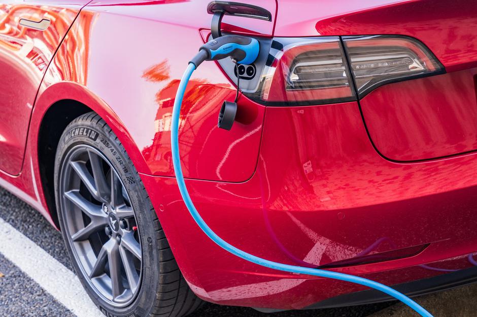 Električni baterijski avto, polnjenje | Avtor: Profimedia