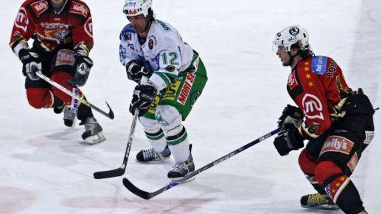 Jeseničani so po kazenskih strelih ugnali Albo.