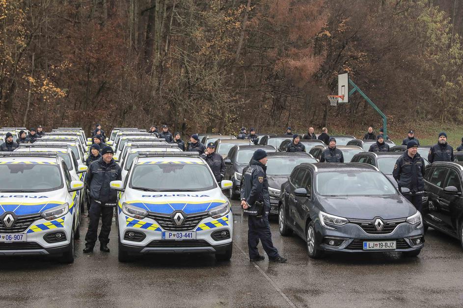 predaja vozil policistom