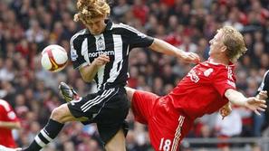 Dirk Kuyt (desno) je zabil drugi zadetek za Liverpool.