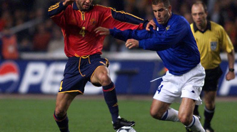 Guardiola v reprezentančni majici na prijateljskem dvoboju z Italijo leta 2000