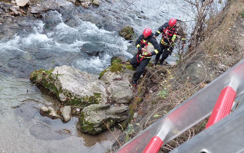Vandalizem, Tržič, PGD Tržič, reka Tržiška Bistrica, spomenik