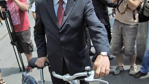 Župan Zoran Janković je povedal, da se bodo sčasoma začeli dogovarjati za razšir