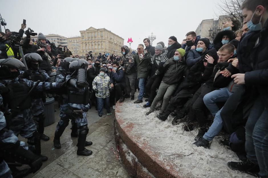 Protesti v Rusiji za izpustitev Navalnega. | Avtor: Epa