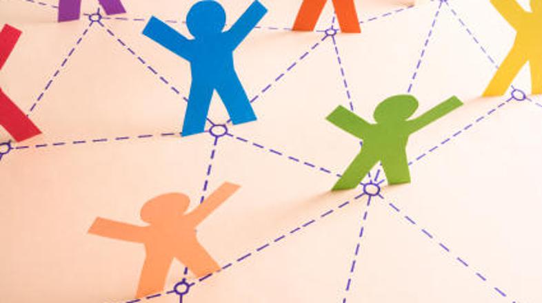 Izkoristite priložnost in se povežite z ljudmi z različnih koncev sveta.