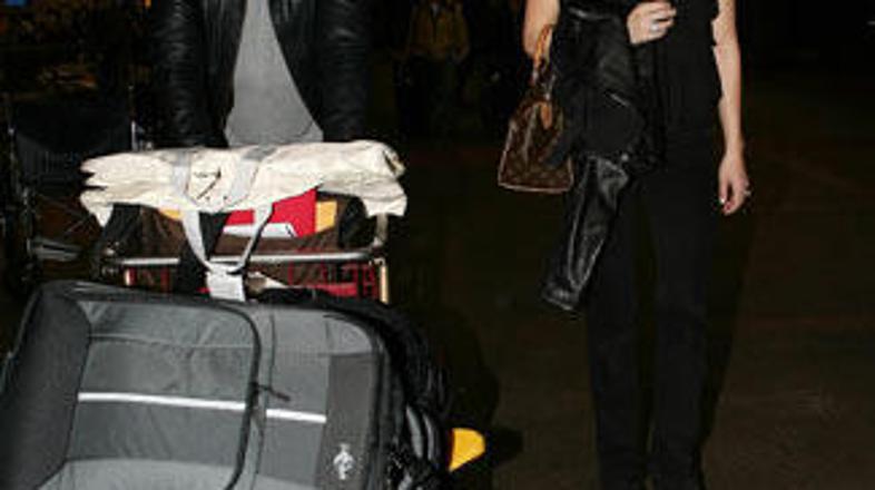 Mladoporočenca sta se naslednji dan že odpravila na medene tedne.