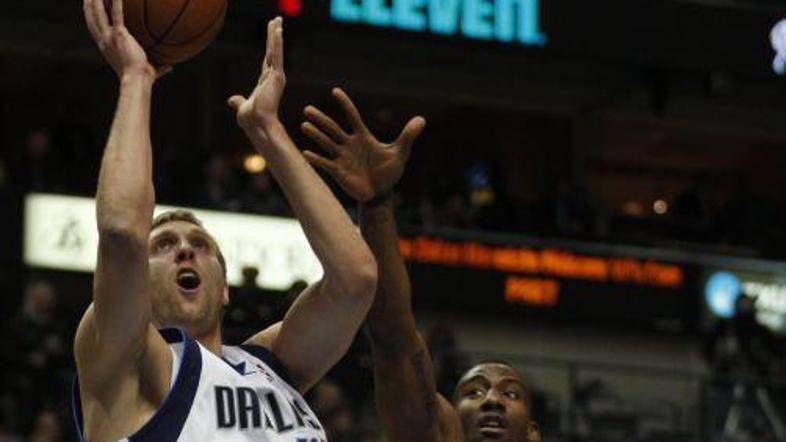 Dirk Nowitzki je v prvem polčasu dosegel 24 točk, Dallas pa je v tem času Phoeni