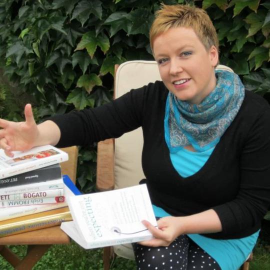 dr. ALJA STVARNIK, univ. fipl. fil., spec. ZDT, zakonska in družinska terapevtka