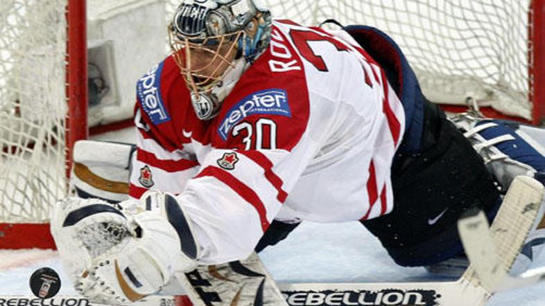 Dwayne Roloson je s 24 obrambami ob živce spravljal švedske napadalce.