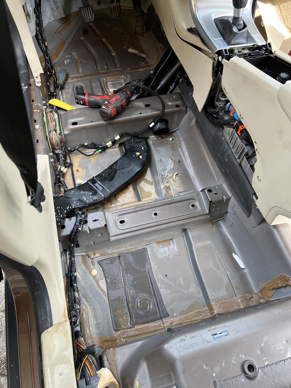 Poplavljen avto | Avtor: Žurnal24 