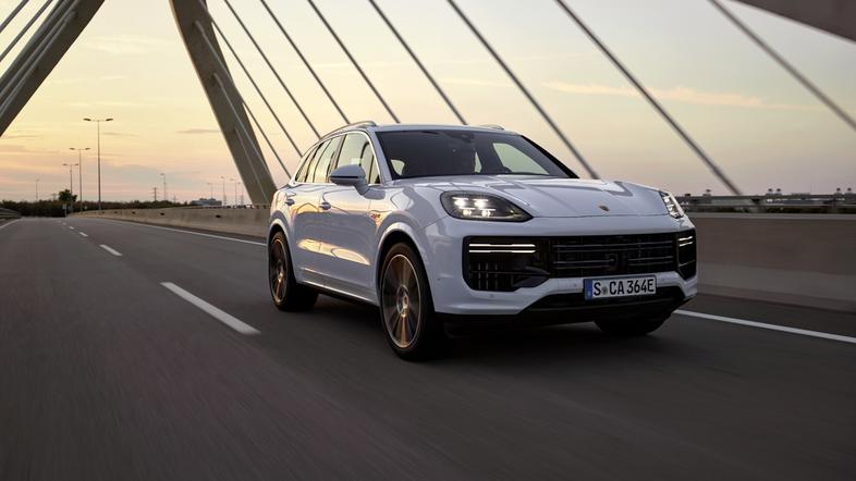 Porsche cayenne turbo E-hybrid