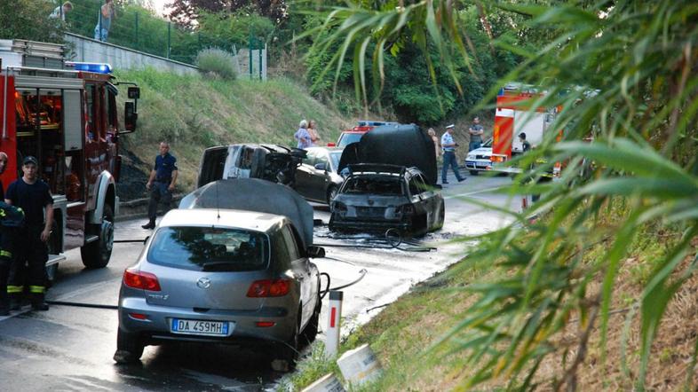 Požar avtomobilov pri Luciji.