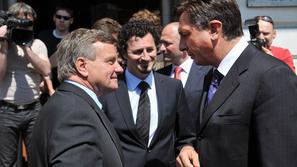 Izjavo ministra za promet Patricka Vlačiča, da v zvezi z oblikovanjem logistične