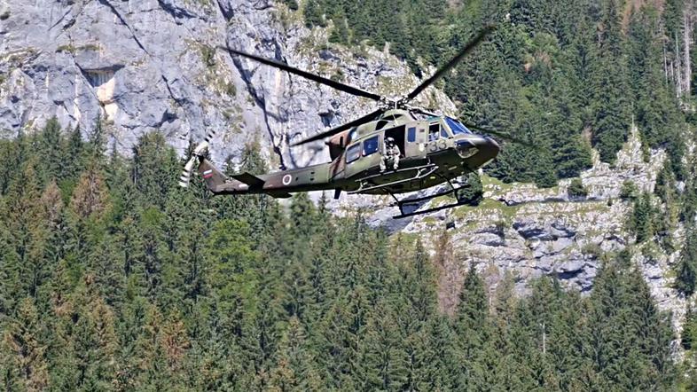 Reševanje pogrešanega pastirja v Bohinju, reševalci GRS Bohinj in helikopter SV