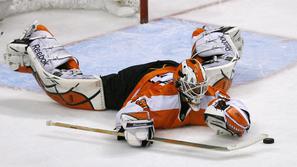 Michael Leighton, še pred nekaj dnevi rezervist, je zdaj junak Flyersov.  (Foto: