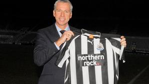 Alan Pardew je novi trener srak iz Newcastla. Trenutno so 12. (Foto: Reuters)