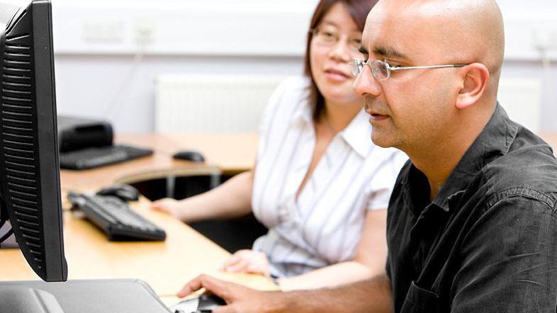 Turško sodišče je Turkom prepovedalo dostop do spletne strani Youtube.