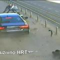 Audi nad očeta z vozičkom