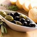 Črne ali zelene, popestrijo mediteransko kuhinjo.