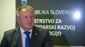 Zdravko Počivalšek, minister za gospodarski razvoj in tehnologijo,