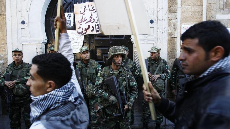 Protestniki ne nameravajo niti do prvih volitev trpeti premierja iz vrst nekdanj