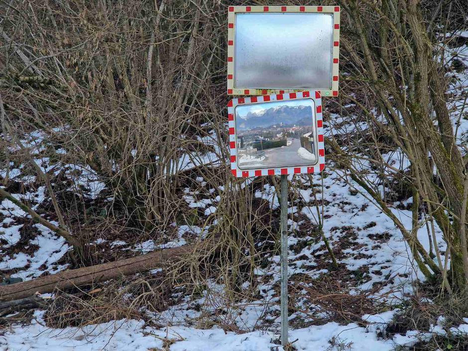 Običajno ogledalo in protirosno ogledalo | Avtor: Žurnal24 