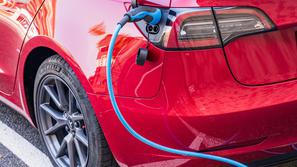 Električni baterijski avto, polnjenje