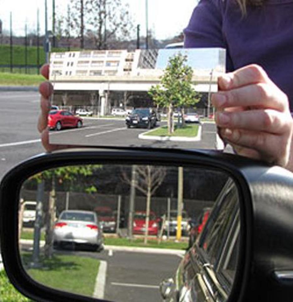 Vzvratno ogledalo | Avtor: Žurnal24 main