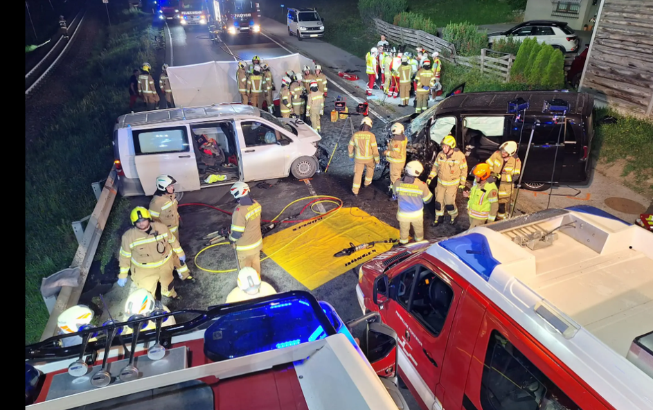 nesreča avstrija minibus
