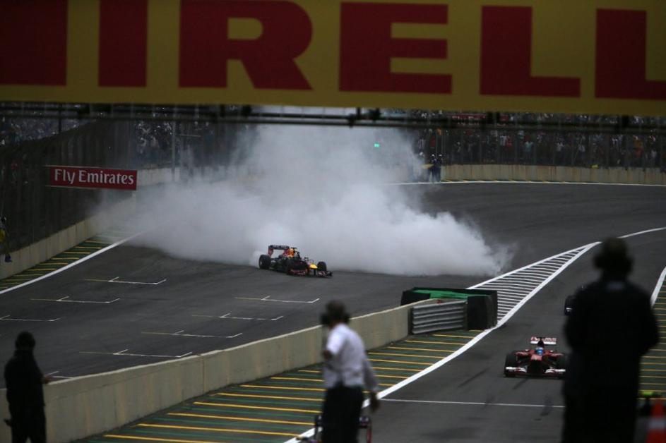 Vettel krogi dim Sao Paulo Interlagos VN Brazilije dirka formula 1