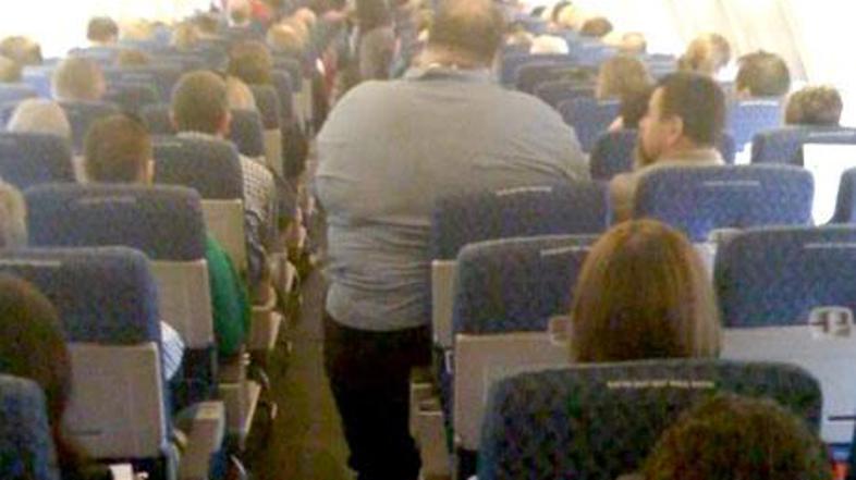 Predebel potnik se ni mogel usesti na rezerviran sedež. (Foto: Flightglobal)