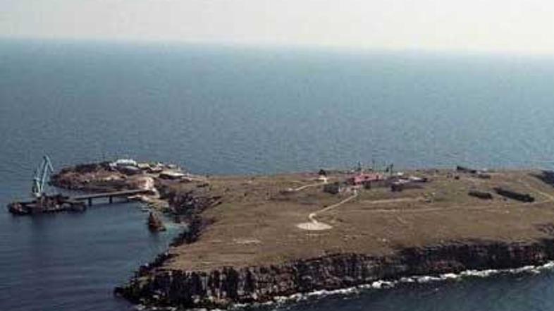 Kamen spotike je bil nadzor nad območjem v okolici Kačjega otoka, kjer naj bi se